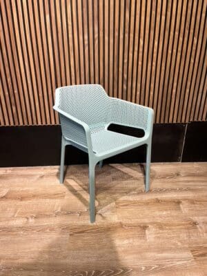 Stoel Nardi met arm babyblauw