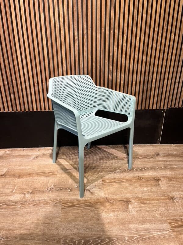 Stoel Nardi met arm babyblauw